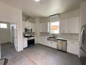 3015 Warwick Ave, Unit 3013 Warwick in Los Angeles, CA - Building Photo - Building Photo