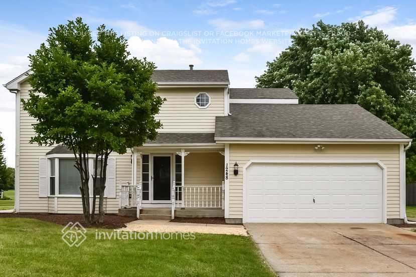 1248 Rosewood Ln in Crystal Lake, IL - Foto de edificio