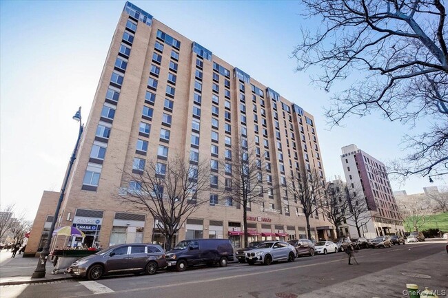 300 W 135th St in New York, NY - Building Photo - Building Photo