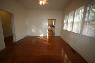 814 W Markham Ave in Durham, NC - Building Photo - Building Photo