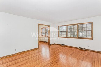 1727 N Young St in Wichita, KS - Foto de edificio - Building Photo