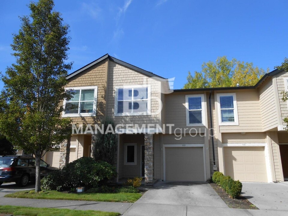 1119 NE Station Ct in Hillsboro, OR - Building Photo