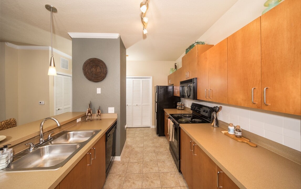 Enclave At Wesley Chapel in Wesley Chapel, FL - Building Photo