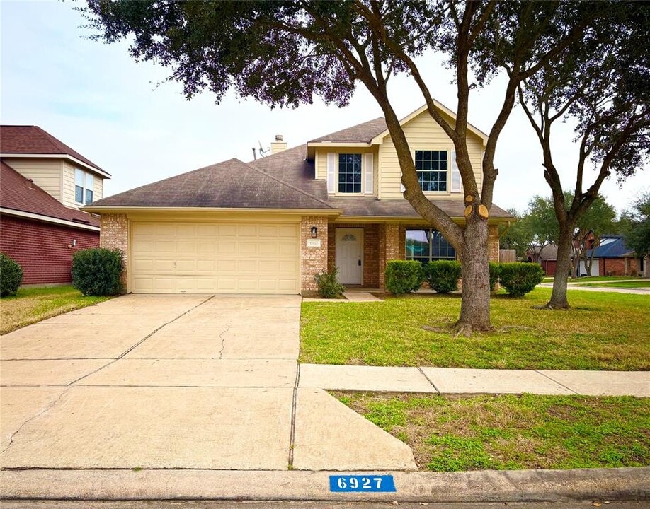 6927 Pheasant Oak Dr in Houston, TX - Building Photo