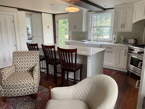 36 Orchard St in Stonington, CT - Building Photo - Building Photo