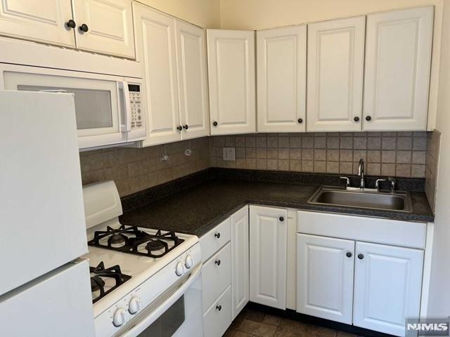 455 Fairview Ave, Unit 455 Fairvew ave unit 8 in Fairview, NJ - Building Photo - Building Photo