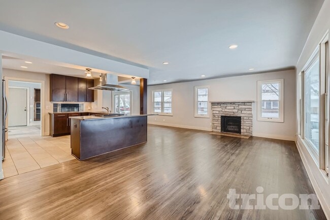 6100 Colfax Ln S, Unit 2 in Minneapolis, MN - Foto de edificio - Building Photo