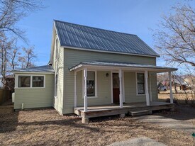 117 S 2nd St in Bellevue, ID - Building Photo