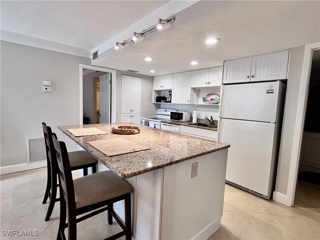 216 Palm Dr in Naples, FL - Building Photo - Building Photo
