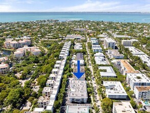290 Sunrise Dr in Key Biscayne, FL - Building Photo - Building Photo