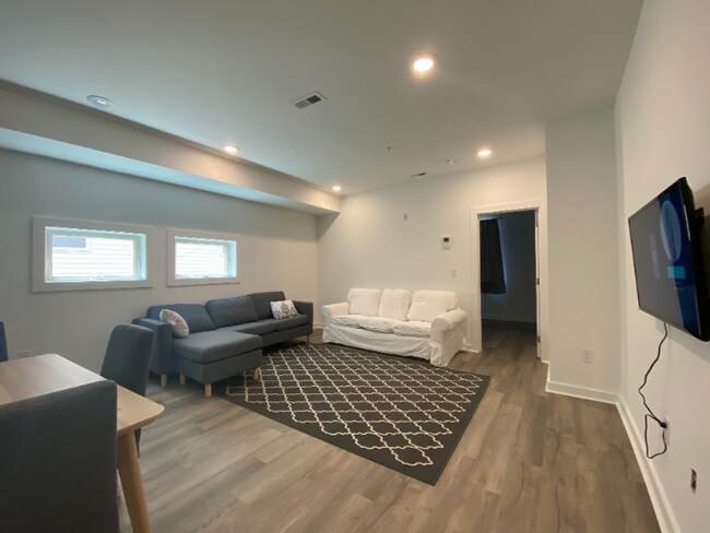 317 N 41st St-Unit -2 in Philadelphia, PA - Building Photo - Building Photo