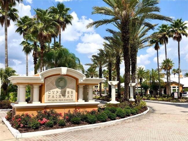 5447 Vineland Rd in Orlando, FL - Building Photo - Building Photo