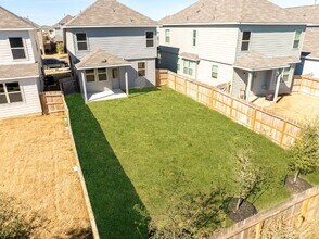 5118 Sandstone Wy in San Antonio, TX - Building Photo - Building Photo