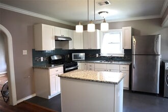 7019 Linden St in Houston, TX - Building Photo - Building Photo