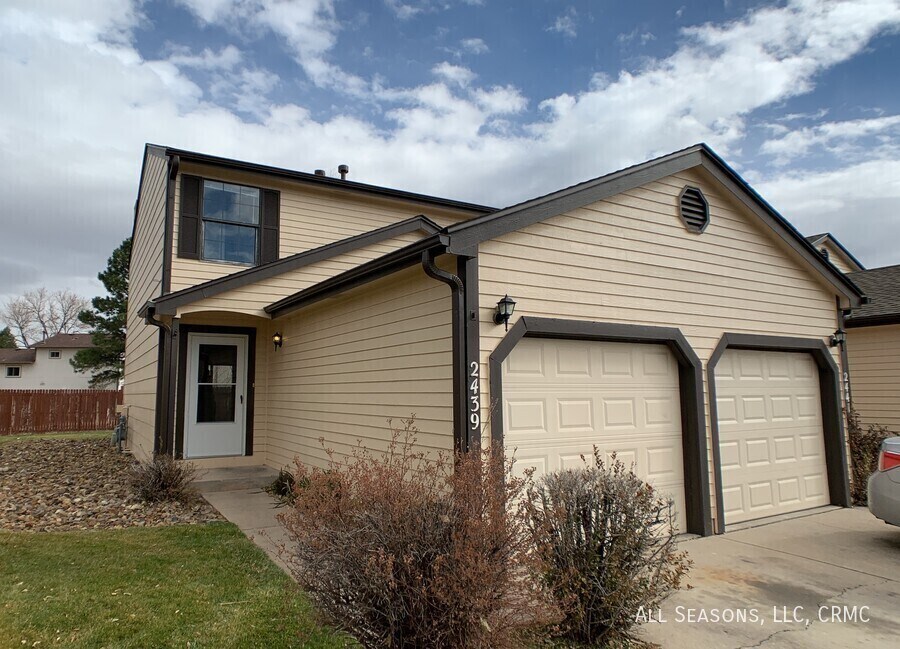 2439 Lexington Village Ln in Colorado Springs, CO - Building Photo
