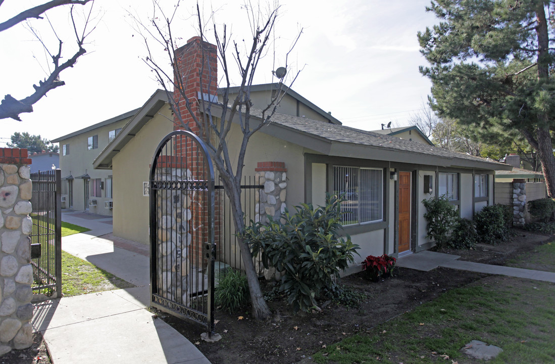 5515 Canoga St in Montclair, CA - Building Photo