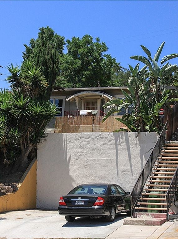 property at 609 S Avenue 60