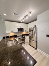 711 Cosmopolitan Dr NE in Atlanta, GA - Foto de edificio - Building Photo