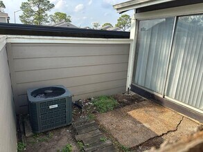 12244 Bob White Dr in Houston, TX - Foto de edificio - Building Photo