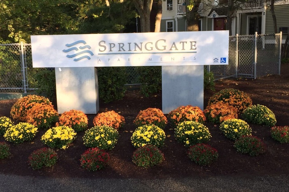 Spring Gate Apartments in Rockland, MA - Foto de edificio