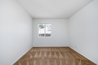 Collis Apartments in West Hollywood, CA - Building Photo - Interior Photo