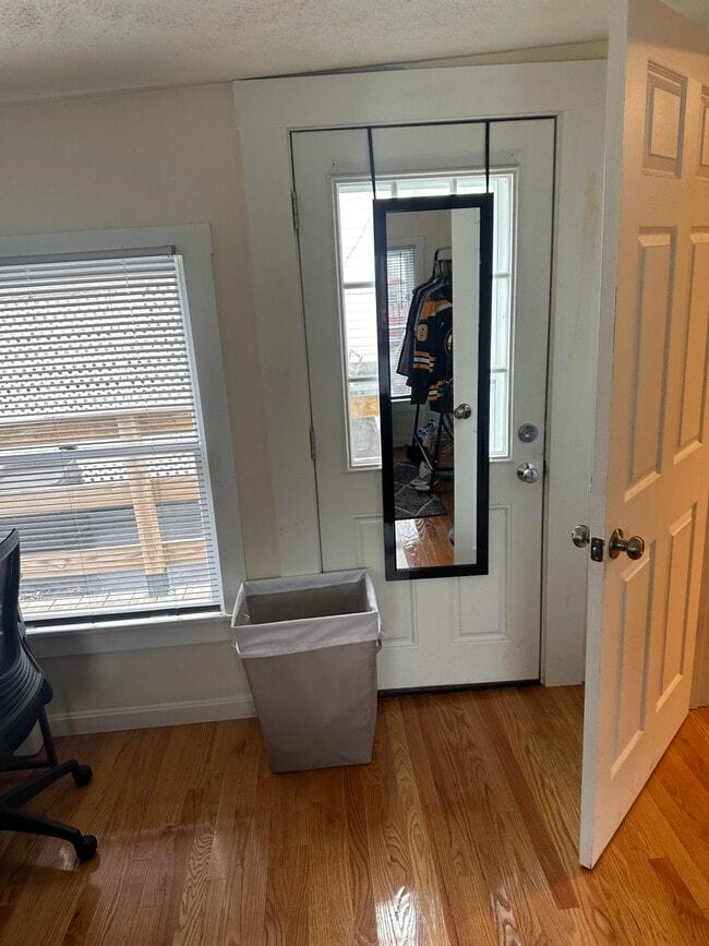 524 E 3rd St, Unit 2R in Boston, MA - Building Photo - Building Photo