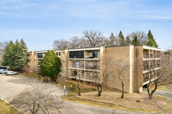 Opus Condominiums in Hopkins, MN - Building Photo - Building Photo