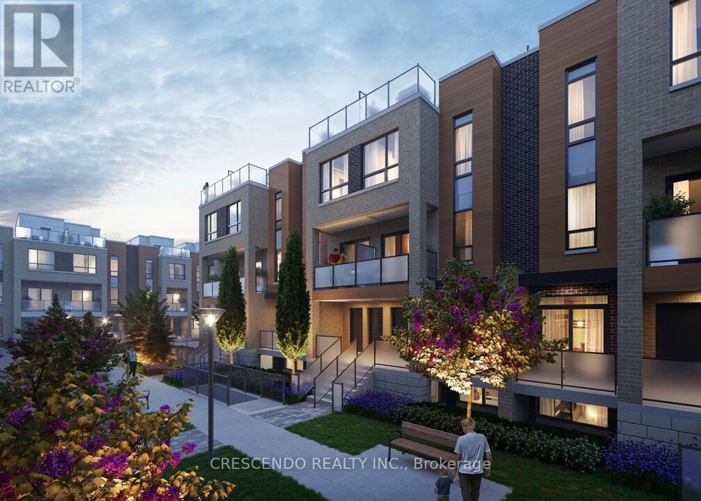 22 Lytham Grn Cir in Newmarket, ON - Building Photo