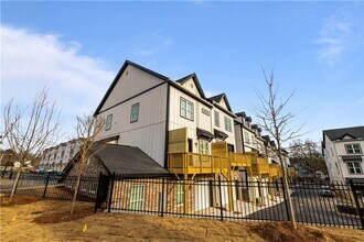 2010 Main St NW in Atlanta, GA - Building Photo - Building Photo