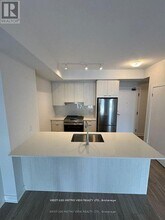 430 Square One Dr in Mississauga, ON - Building Photo - Building Photo