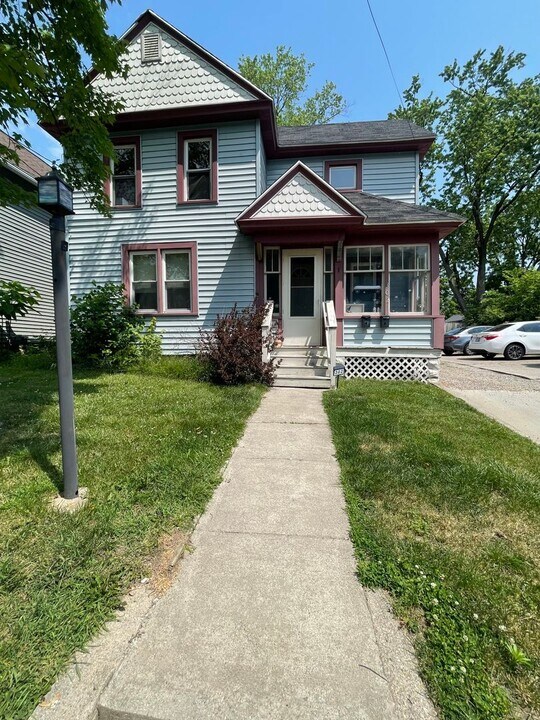 302 Wall St in Kalamazoo, MI - Building Photo