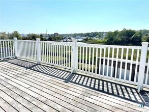 20 Jackson Ave in Stonington, CT - Building Photo - Building Photo