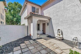 5415 San Carlos Way in Rocklin, CA - Building Photo - Building Photo
