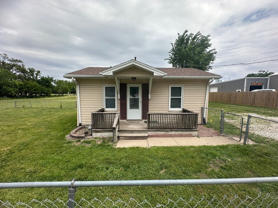 2215 S 6th St in Council Bluffs, IA - Building Photo