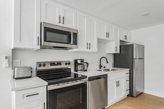 747 Gayley Ave in Los Angeles, CA - Building Photo - Building Photo