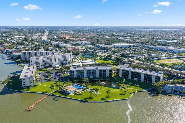 200 Intracoastal Pl in Jupiter, FL - Building Photo - Building Photo