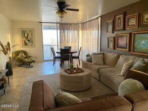 1800 N Stanton St in El Paso, TX - Building Photo - Building Photo
