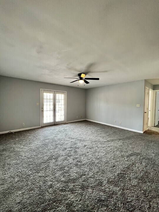 374 Jack Miller Blvd in Clarksville, TN - Building Photo