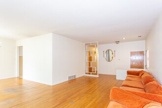 7407 N California Ave, Unit SFH in Chicago, IL - Building Photo - Building Photo