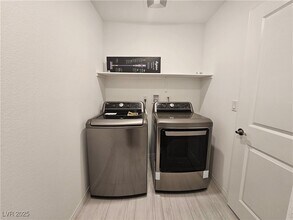 8033 Adelaide Hls St in Las Vegas, NV - Building Photo - Building Photo