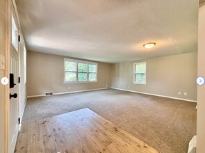 730 Vernon Ave NW in Elk River, MN - Foto de edificio - Building Photo