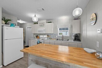 1747 Beverly Dr in Naples, FL - Building Photo - Building Photo