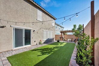 10283 Massachusetts Ln in Las Vegas, NV - Building Photo - Building Photo