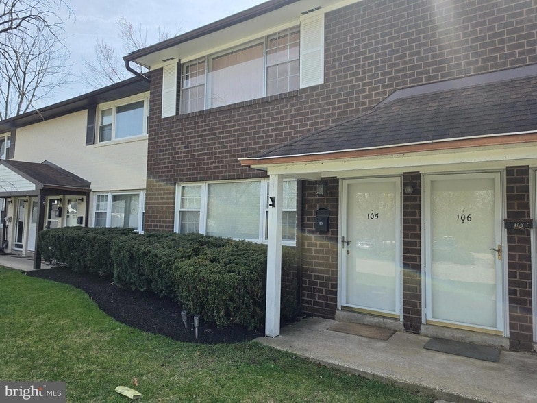 810 N Forklanding Rd, Unit 105 in Maple Shade, NJ - Building Photo
