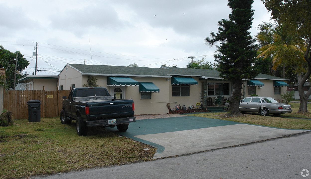 2015 Coolidge St in Hollywood, FL - Foto de edificio