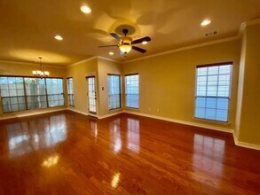 6704 Menchaca Rd in Austin, TX - Building Photo - Building Photo