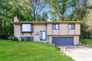3409 Brookview Dr in Burnsville, MN - Building Photo