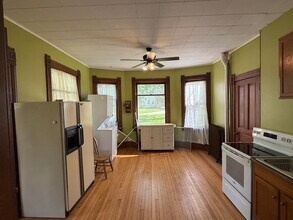 204 Market St, Unit A in Deforest, WI - Foto de edificio - Building Photo
