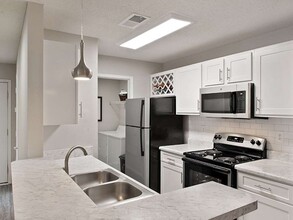 Crestview at Oakleigh Apartment Homes in Pensacola, FL - Building Photo - Building Photo