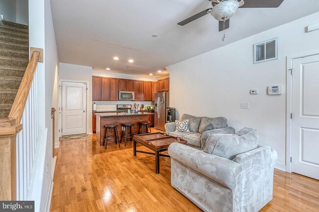 2403 Bainbridge St in Philadelphia, PA - Building Photo - Building Photo